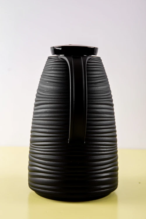 ترمس قهوة أو شاي لون أسود مموج حافظ للحرارة بسعة 2 لتر