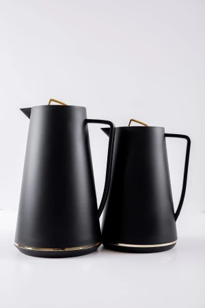 طقم 2 ترامس للقهوة و الشاي لون أسود مزين باللون الذهبي حافظ للحرارة بسعة 1.6 لتر 