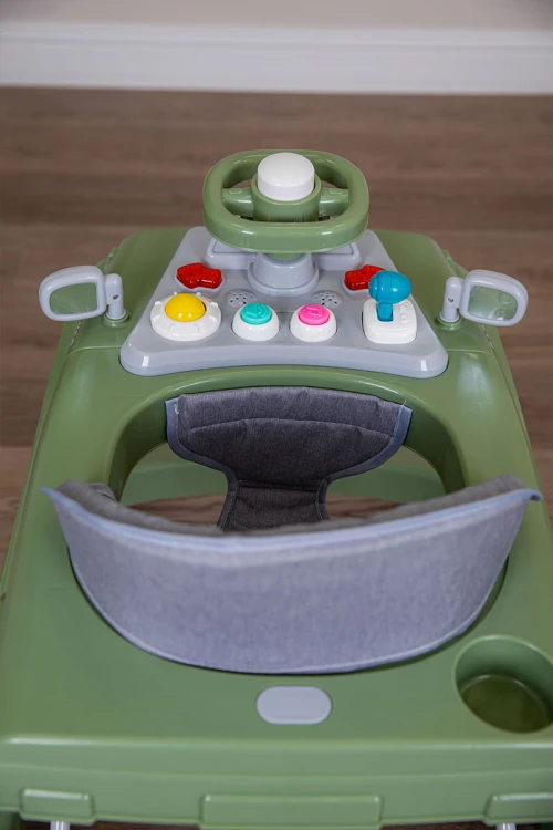 مشاية أطفال متعددة الألوان على شكل سيارة قابلة للطي و مضادة للإنزلاق مع لوح ألعاب