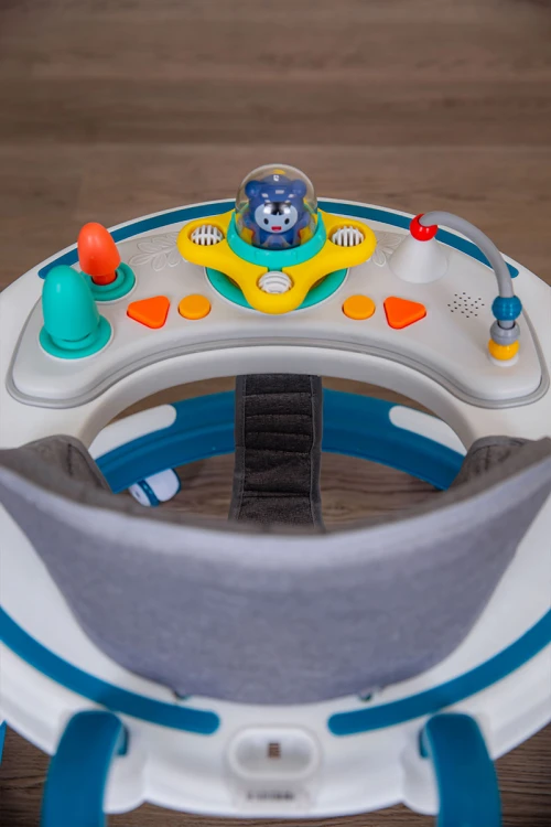 مشاية أطفال متعددة الألوان قابلة للطي و مضادة للإنزلاق مع لوح ألعاب