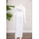 قميص نسائي طويل لون أبيض منقط بكتابة من الأمام و بياقة دائرية ذو أكمام قصيرة