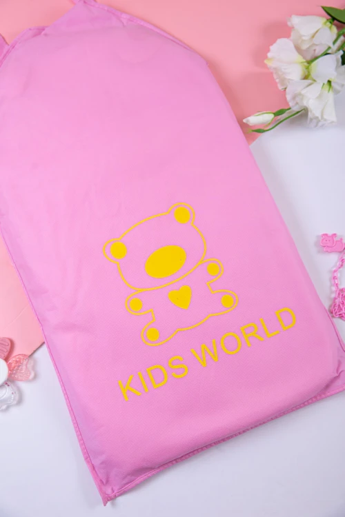 مدس أطفال متعدد الألوان مزين برسوم  من الأمام و بأزرار من الجانب الأيمن