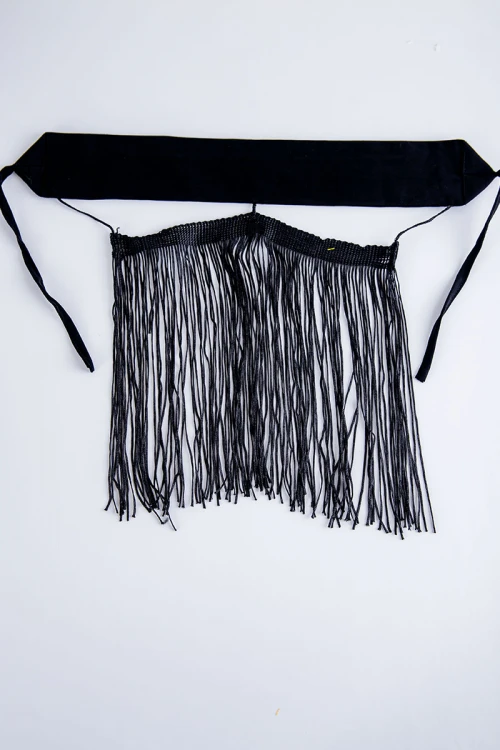 برقع نسائي لون أسود ليوم التأسيس بتطريز باللون الذهبي من الأعلى و بخيط من الأمام