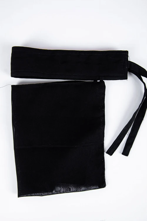 برقع نسائي لون أسود ليوم التأسيس مزين من الأعلى بخيوط ملونة و اكسسوارات ذهبية