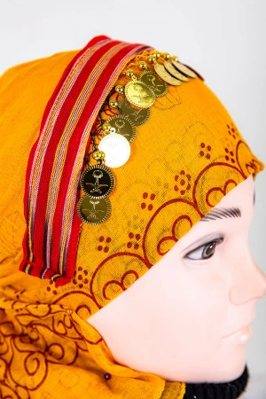 طوق شعر تراثي ملون مزين بجنيهات ذهبية 