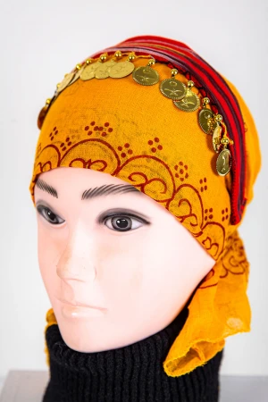 طوق شعر تراثي ملون مزين بجنيهات ذهبية 