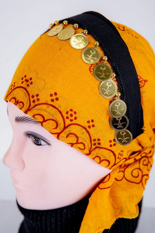 طوق شعر تراثي لون أسود مزين بجنيهات ذهبية