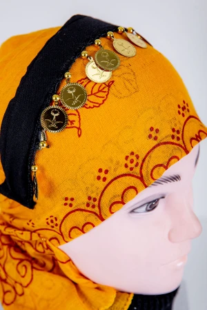 طوق شعر تراثي لون أسود مزين بجنيهات ذهبية 