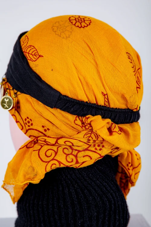 ربطة شعر تراثية ملونة مزينة بجنيهات ذهبية