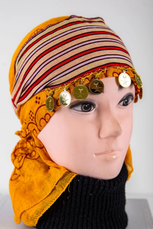 ربطة شعر تراثية ملونة مزينة بجنيهات ذهبية