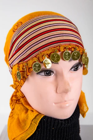 ربطة شعر تراثية ملونة مزينة بجنيهات ذهبية 
