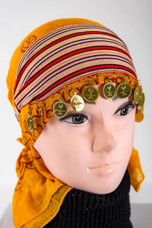 ربطة شعر تراثية ملونة مزينة بجنيهات ذهبية