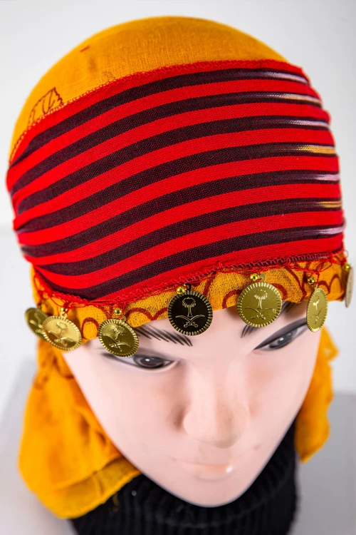 ربطة شعر تراثية ملونة مزينة بجنيهات ذهبية