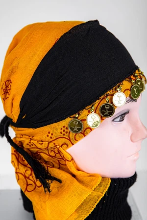 ربطة شعر تراثية ملونة مزينة بجنيهات ذهبية 