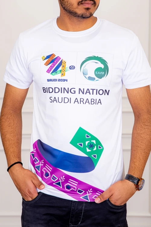 تيشيرت رجالي لون أبيض بهوية استضافة المملكة لكأس العالم 2034