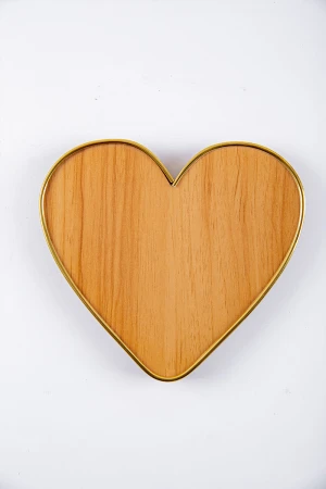 صحن تقديم خشبي على شكل قلب