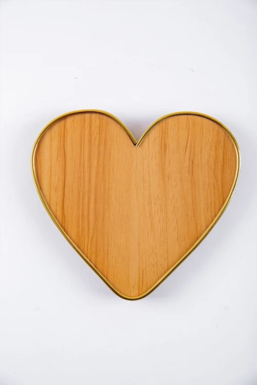 صحن تقديم خشبي على شكل قلب