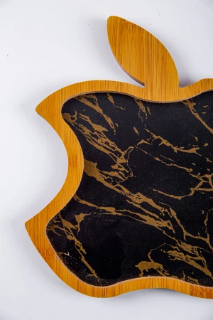 صحن تقديم خشبي لون أسود و ذهبي على شكل تفاحة آيفون