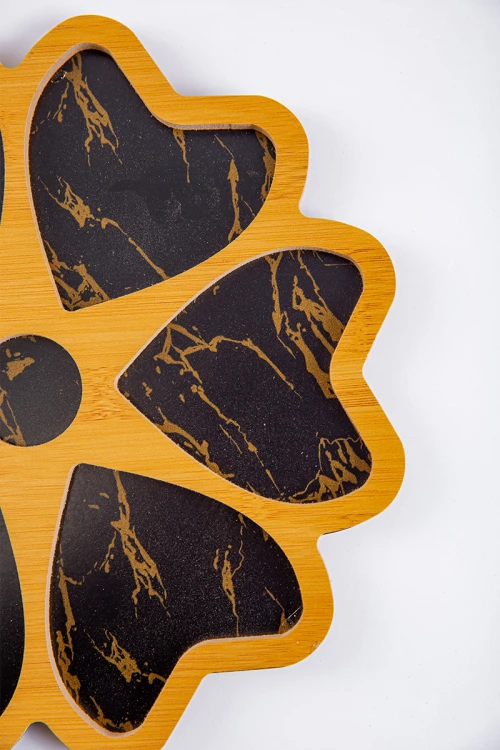 صحن تقديم خشبي لون أسود و ذهبي بتقسيمات متعددة