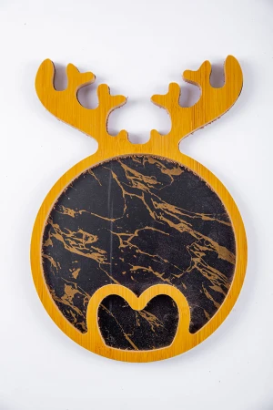 صحن تقديم خشبي لون أسود و ذهبي على شكل سمكة 