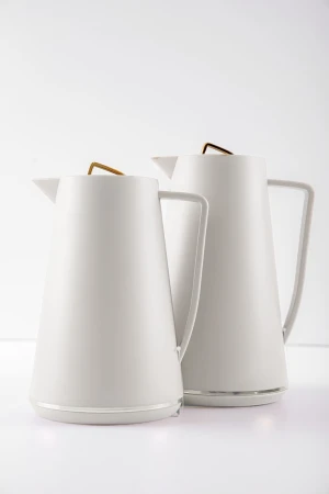 طقم 2 ترامس للقهوة و الشاي لون سكري مزين باللون الذهبي حافظ للحرارة بسعة 1.6 لتر 