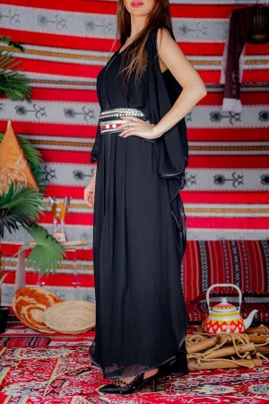 جلابية نسائية ليوم التأسيس متعددة الألوان بقماش استرتش من الداخل و شيفون من الخارج و بحزام في الخصر 