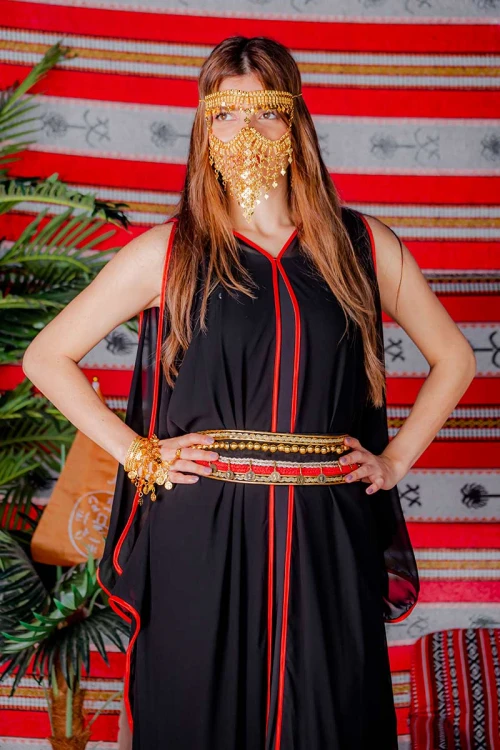 جلابية نسائية ليوم التأسيس متعددة الألوان بقماش استرتش من الداخل و شيفون من الخارج و بحزام في الخصر