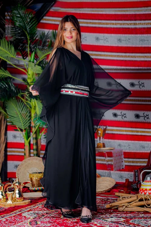 جلابية نسائية ليوم التأسيس متعددة الألوان بقماش استرتش من الداخل و شيفون من الخارج و بحزام في الخصر