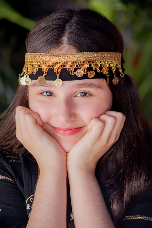 ربطة رأس تراثية لون أسود مزينة بجنيهات ذهبية