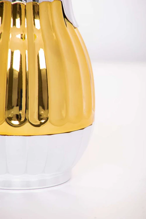 طقم 2 ترامس للقهوة و الشاي لون ذهبي و فضي حافظ  للحرارة  بسعة 1.6 لتر