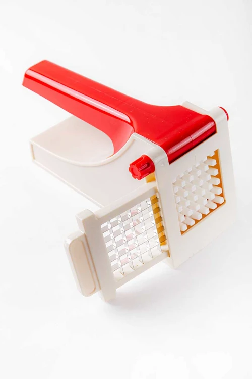 قطاعة بطاطس يدوية بلاستيك  لون أبيض و أحمر بشفرات ستيل حادة مقاومة للصدأ و مقبض كبس مريح للتقطيع