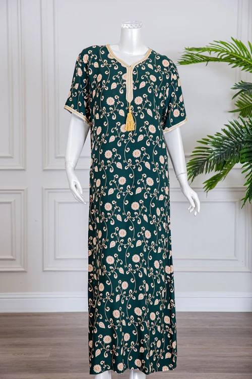 قميص نسائي طويل لون زيتي مزين بطبعات زهور و بياقة كلفة مطرزة لون بيج فاتح ذو أكمام قصيرة