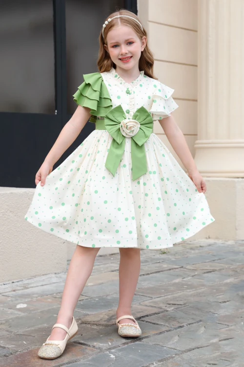 فستان بناتي لون أبيض و تفاحي مزين بأزرار من الأمام و فيونكة مع حزام من الخصر