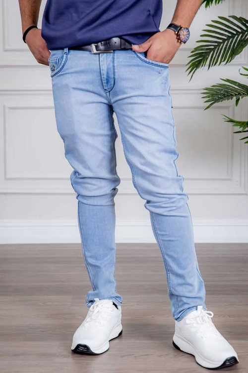 بنطلون رجالي جينز لون سماوي بجيوب من الجانبين و الخلف