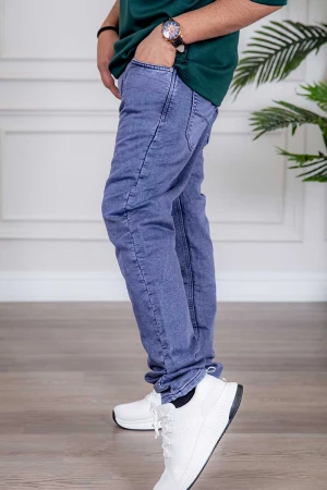 بنطلون رجالي جينز لون أزرق بجيوب من الجانبين و الخلف 