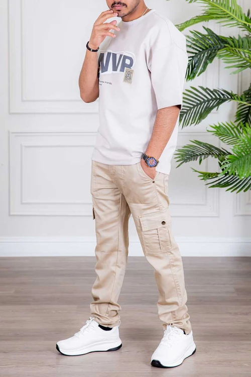 تيشيرت رجالي لون موف فاتح بكتابات و طبعات من الأمام