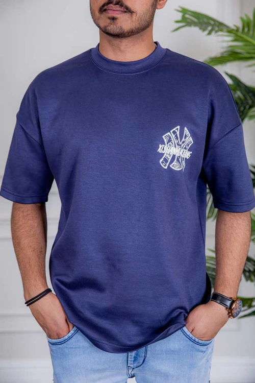 تيشيرت رجالي لون بنفسجي بكتابات و طبعات من الأمام و الخلف