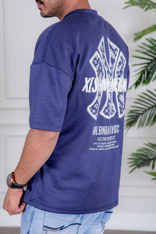 تيشيرت رجالي لون بنفسجي بكتابات و طبعات من الأمام و الخلف