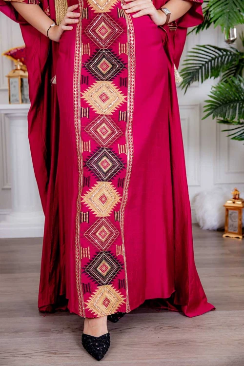 جلابية نسائية قطعتين لون وردي غامق بتطريز ذهبي و بزخارف ملونة