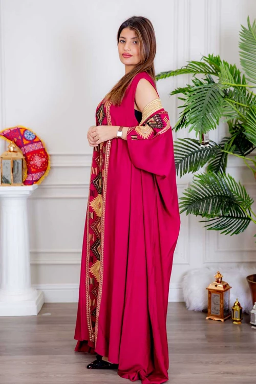 جلابية نسائية قطعتين لون وردي غامق بتطريز ذهبي و بزخارف ملونة