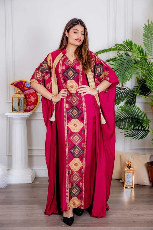 جلابية نسائية قطعتين لون وردي غامق بتطريز ذهبي و بزخارف ملونة