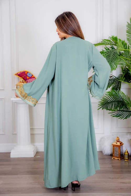 جلابية نسائية قطعتين لون تركواز فاتح بتطريز ذهبي من الأكمام و الأمام