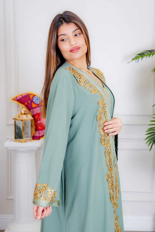 جلابية نسائية قطعتين لون تركواز فاتح بتطريز ذهبي من الأكمام و الأمام