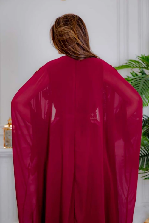 جلابية نسائية قطعتين لون عودي مزينة بتطريز ذهبي و بحزام في الخصر