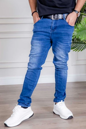 بنطلون رجالي جينز لون أزرق بجيوب من الجانبين و الخلف