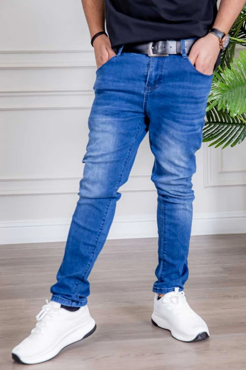بنطلون رجالي جينز لون أزرق بجيوب من الجانبين و الخلف