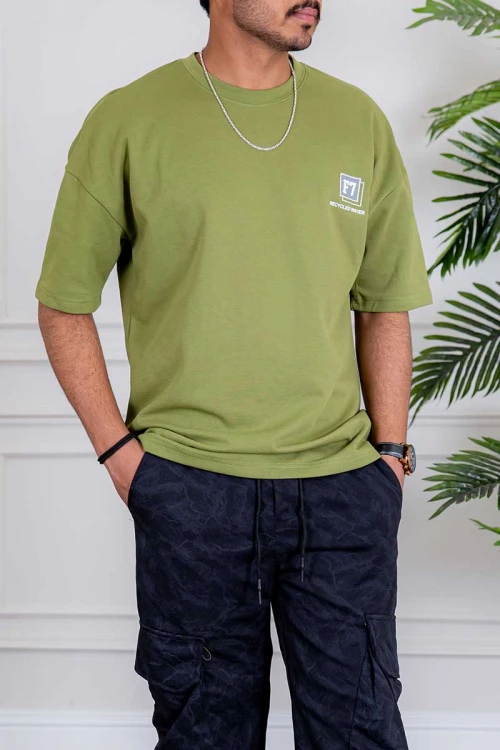 تيشيرت رجالي لون تفاحي بطبعات و كتابات من الأمام و الخلف