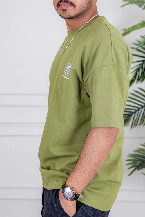 تيشيرت رجالي لون تفاحي بطبعات و كتابات من الأمام و الخلف