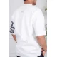تيشيرت رجالي لون أبيض بكتابات و طبعات من الأمام و الأكمام و الخلف