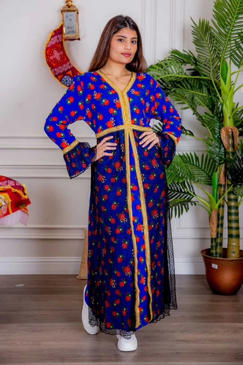 جلابية نسائية ماكسي لون أزرق مزينة بالورود بتطريز ذهبي من الأطراف و بقماش شيفون من الأمام و الأكمام و رباط من الخلف